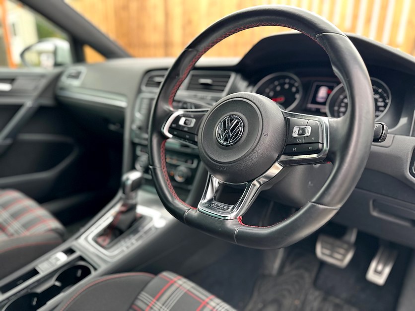2015年 VW GOLF7 GTI スタンダード｜ゴルフGTI